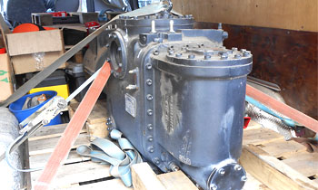 Транспортировка демонтированного компрессора McQuay в мастерскую компании Бриллион для диагностики